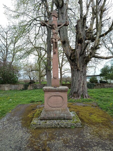 Datei:Friedhofkreuz Venningen.jpeg