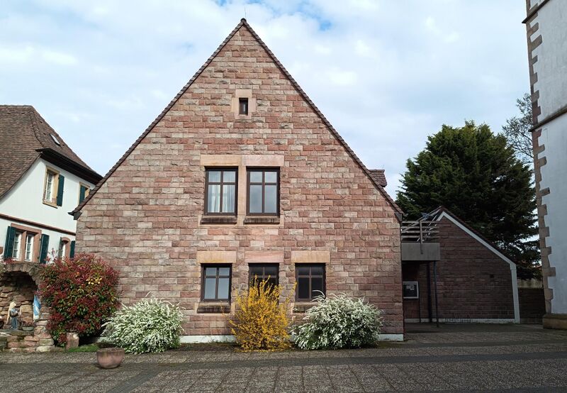 Datei:Pfarrzentrum St. Georg Venningen.jpeg