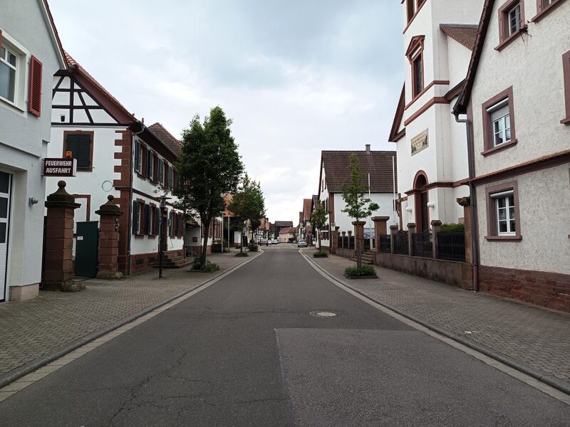 Datei:Hauptstraße Hayna 3.jpeg