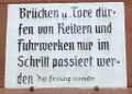 Hinweis auf der Stadtseite des Tores