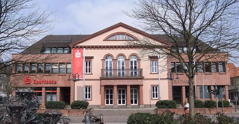 Datei:Rathaus Herxheim Landau.JPG