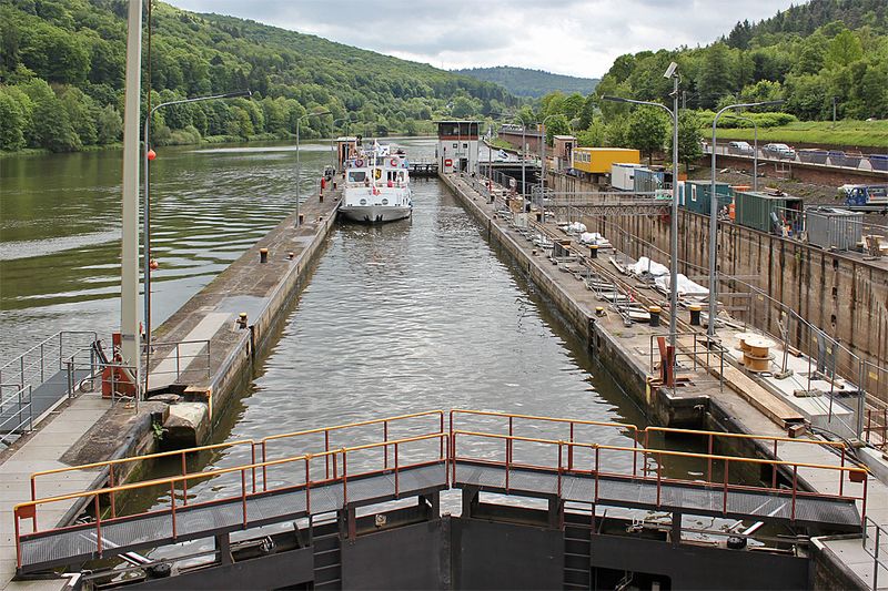Datei:Neckar-Schleusenanlage Neckargemünd-04.jpg