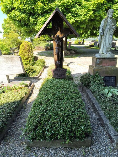 Datei:Helene Katharina Höffle Grab Hayna.jpeg