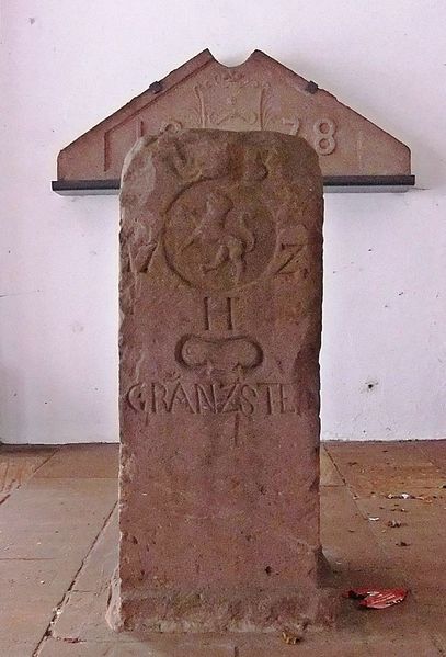 Datei:Grenzstein Altes Rathaus Hemsbach.JPG