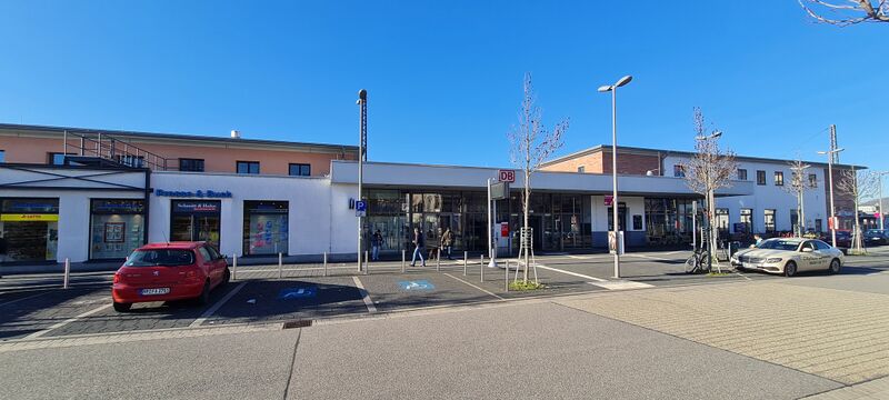 Datei:Weinheim Hbf Empfangsgebäude 1.jpg