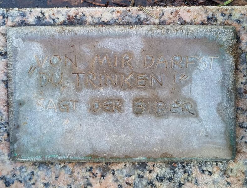 Datei:Lederstrumpfbrunnen Edenkoben 12.jpeg