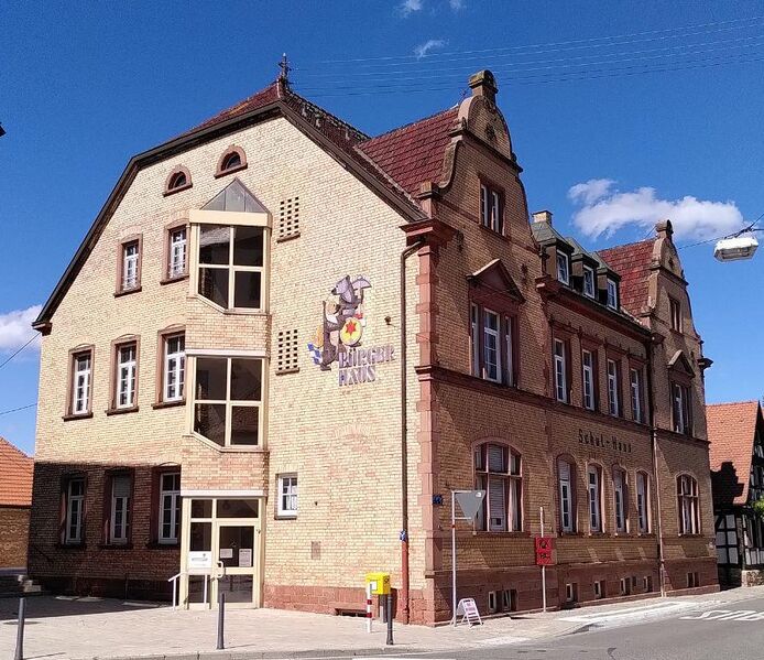 Datei:Bürgerhaus Ottersheim 1.jpg