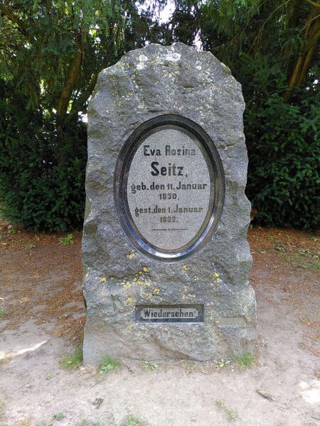 Datei:Grabstein Gemeindewiese Oftersheim 3.jpg