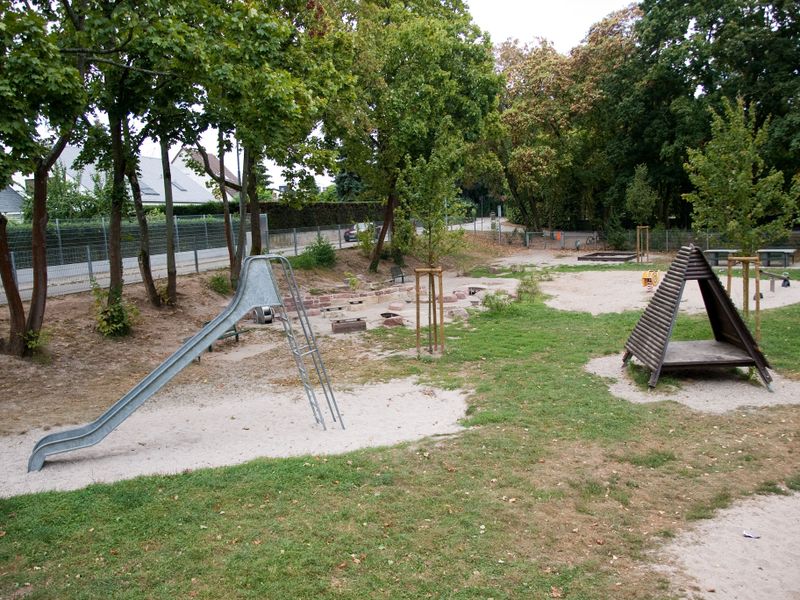 Datei:Spielplatz Maschinenweg-10.jpg