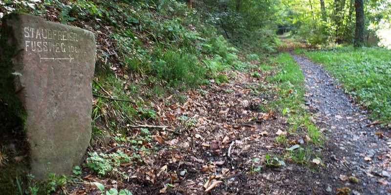 Datei:Königstuhl staubfreier-Fußweg.jpg