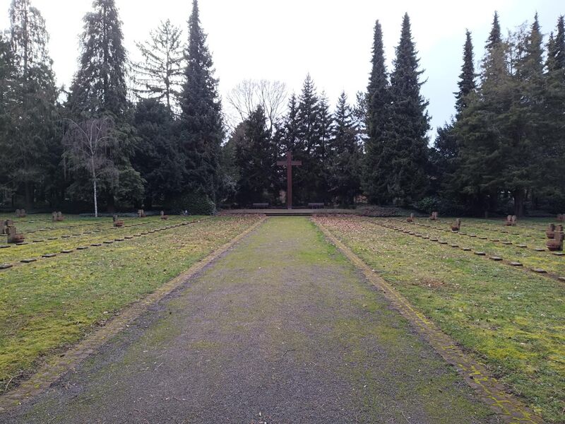 Datei:Kriegsgräber WK2 Landau 3.jpeg