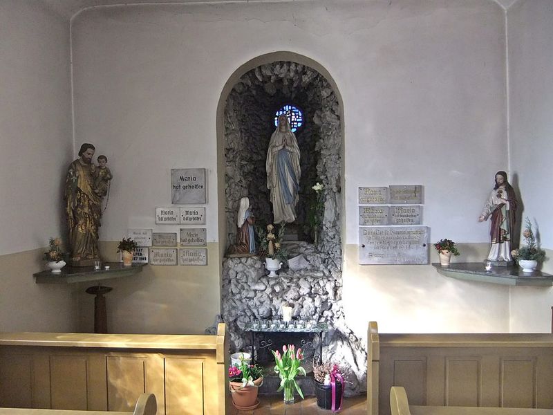 Datei:Waldkapelle Rettigheim Innenansicht.JPG