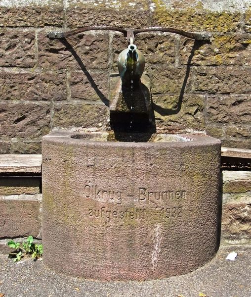 Datei:Ölkrug-Brunnen Neckargemünd.JPG