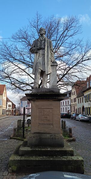 Datei:Ludwigsdenkmal Edenkoben 1.jpeg