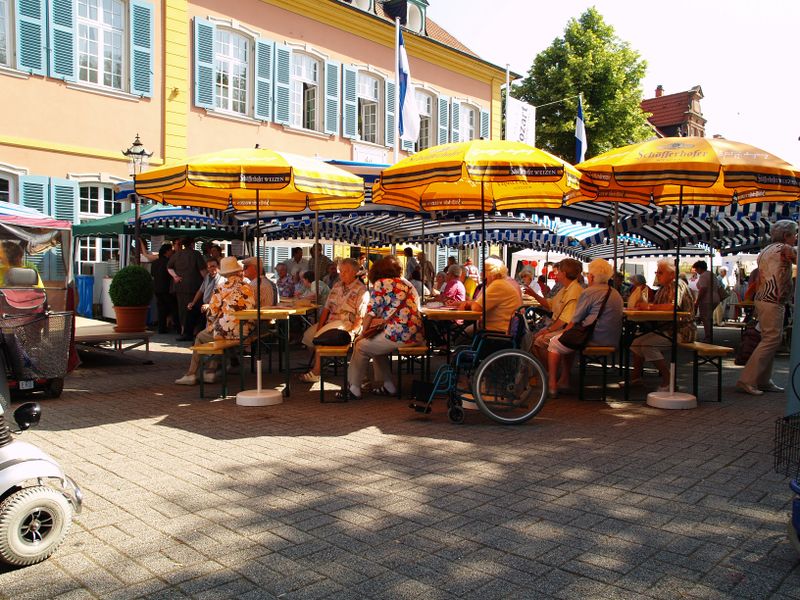 Datei:Schwetzingen Seniorenmesse 2006-3.jpg