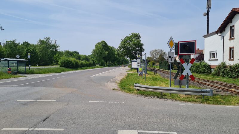 Datei:Riedrode Bahnhof Haltestelle.jpg
