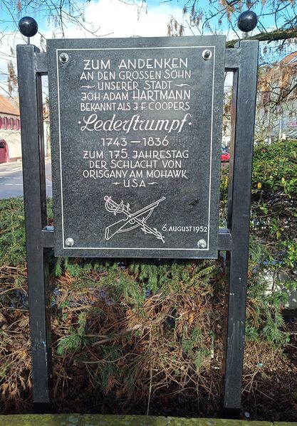 Datei:Lederstrumpfbrunnen Edenkoben 15.jpeg