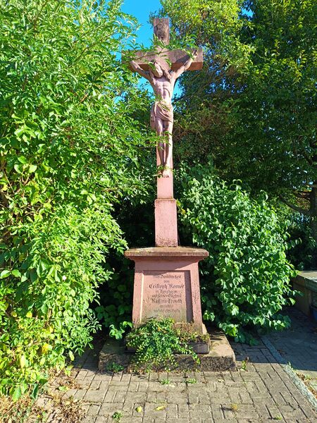 Datei:Wegkreuz Speyerer Kapelle Herxheim.jpeg