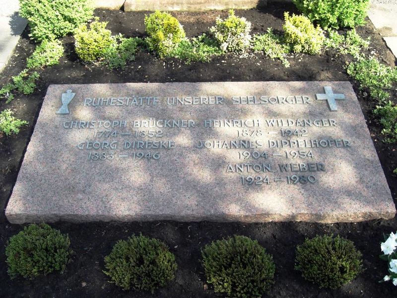 Datei:Harthausen Seelsorgergrabstätte.JPG