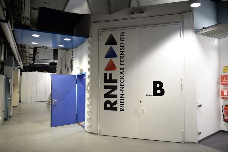 Datei:EingangStudioB-RNF.jpg