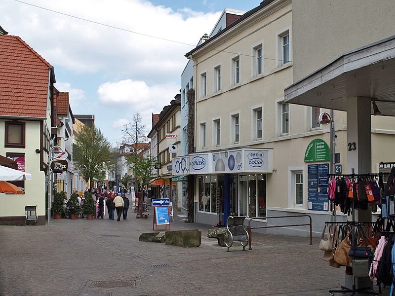 Datei:Sinsheim-Bahnhofstr-01.jpg