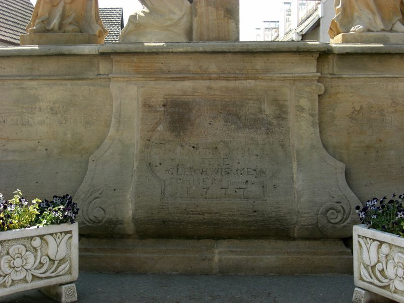 Datei:Harthausen Wegkreuz Speyerer Straße Sockel.JPG