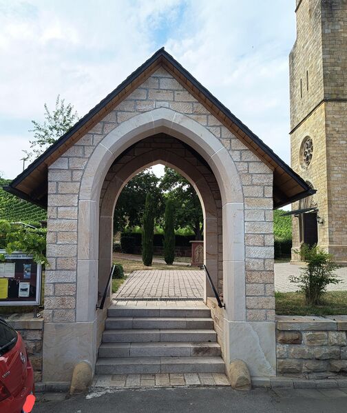 Datei:Aufgang St Bartholomäus Birkweiler.jpeg