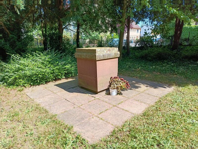 Datei:Französischer Friedhof Landau 8.jpeg