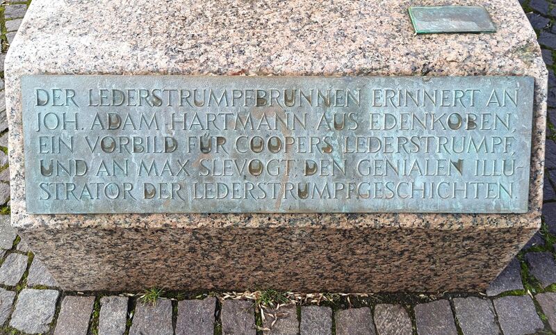 Datei:Lederstrumpfbrunnen Edenkoben 13.jpeg