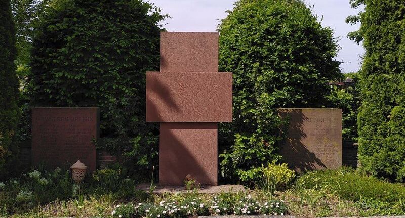 Datei:Gefallenendenkmal Bornheim.jpg