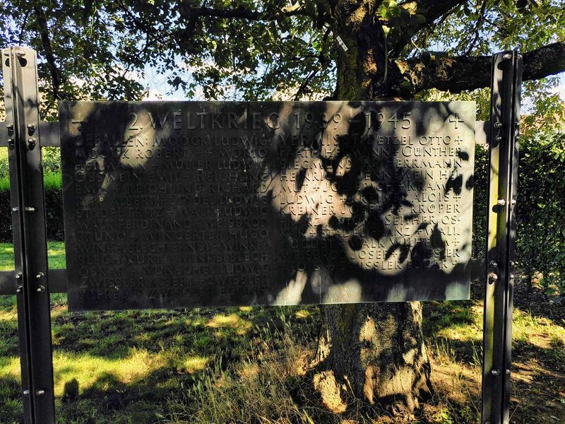 Datei:Gefallenendenkmal Ottersheim 4.jpg