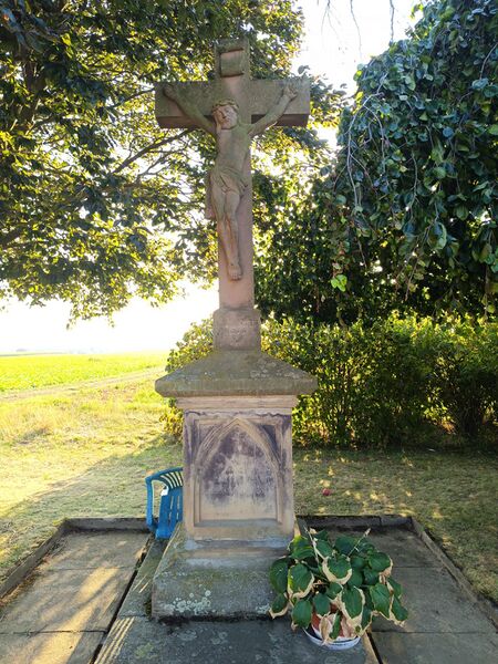 Datei:Wegkreuz Im Finsterfeld Herxheim 1.jpeg