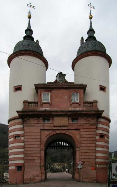 Datei:Brückentor Perspektive korrigiert.JPG