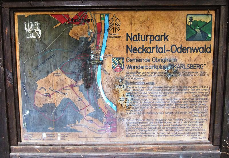 Datei:Infotafel Wanderwege Karlsberg.JPG